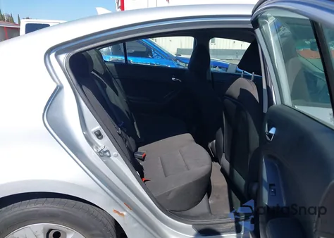 2016 Kia Forte Lx z USA, uszkodzony, nr VIN KNAFK4A64G5593600